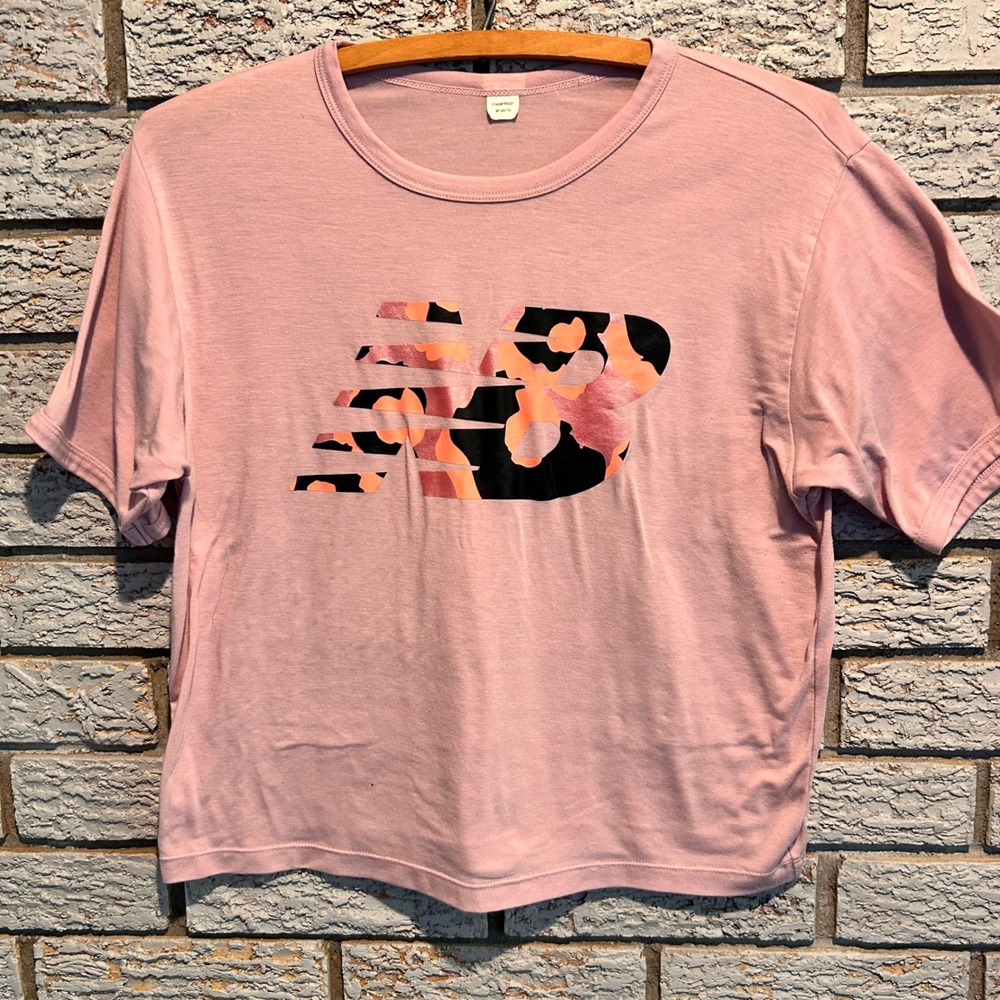 New Balance Womens Pink Graphic Logo Short Sleeve Crop T-Shirt WT93179 Size S
